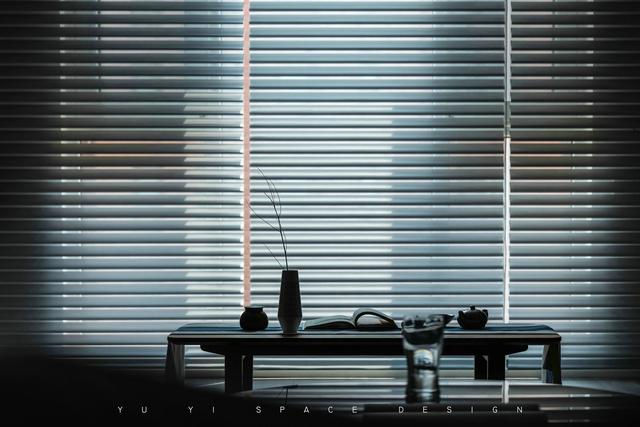 130㎡现代黑白灰，极简舒适的空间，住起来从容自然