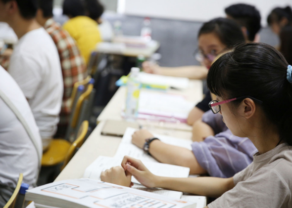 安妈育儿日|美术生巧用圆规画圆，最后作品很惊艳，网友：吃了几个打印机？