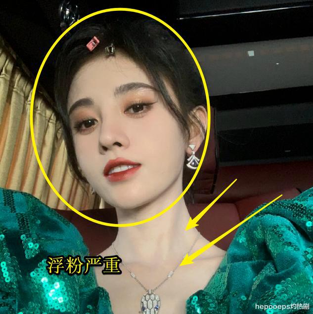 鞠婧祎|鞠婧祎为上镜好看全身涂美白粉，被品牌方拉入黑名单，网传圈内无人见过她素颜