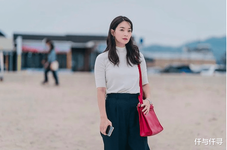 仟与仟寻|申敏儿不愧是韩剧一姐，海岛贵妇行头惊人，女牙医的高奢精品生活