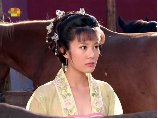 邬靖靖|她出道便被姑父捧为女主，姑父另结新欢后，她也沦为了十八线演员