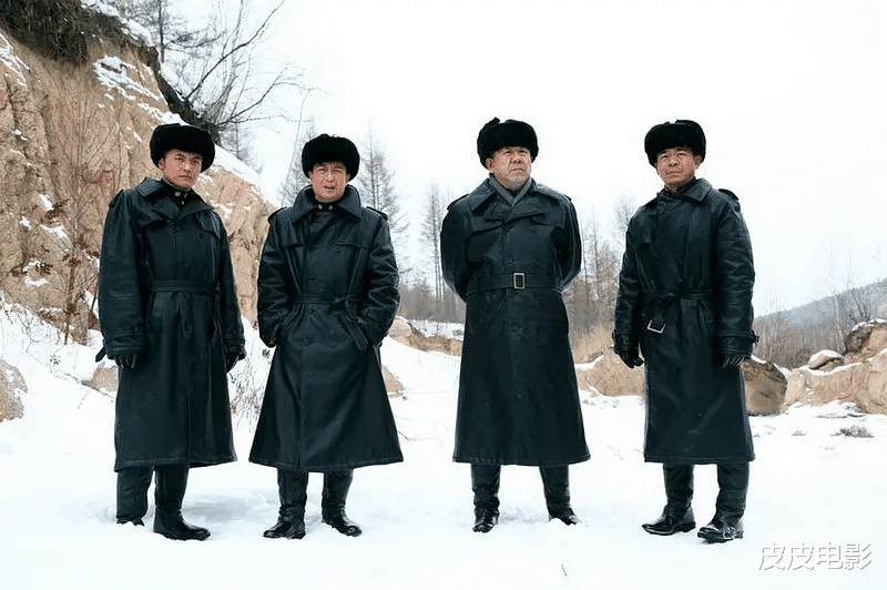 潜伏|把《悬崖》和《潜伏》放在一起看，两部谍战剧的差距，就出来了