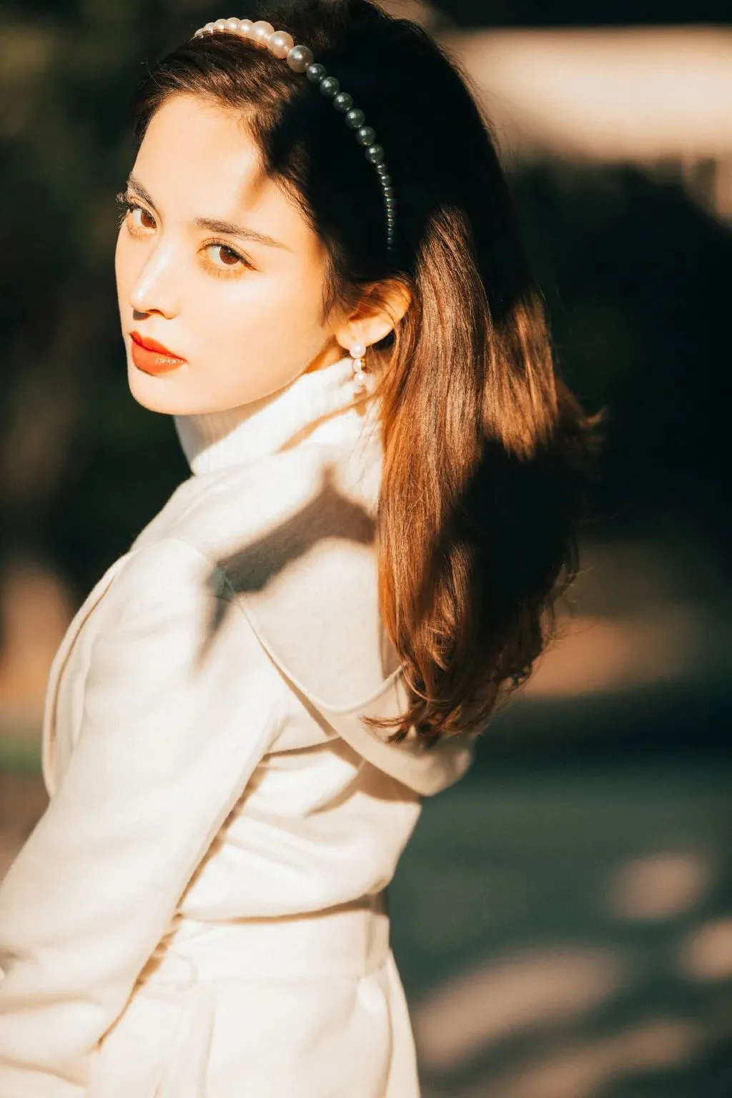 古力娜扎 娜扎从“脱发”恢复到“发量惊人”，分享的自用“生发法”火了，张馨予：靠谱国货