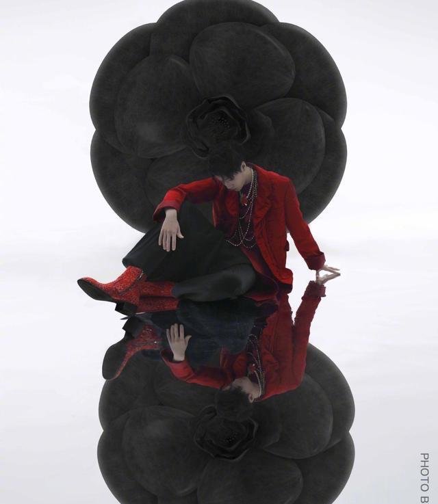 王一博|王一博的芭莎大片来了,陈漫出手不凡,香奈儿满屏的贵气!