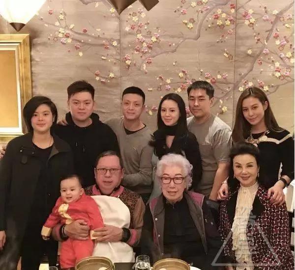 谢玲玲|24岁嫁豪门，老公出轨公婆帮她争4亿赡养费，如今活成自己的豪门