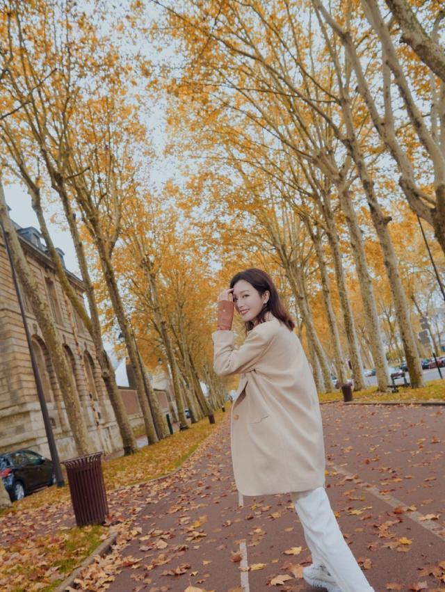 秦岚|秦岚温柔如水，一颦一笑都打动人心，回头一笑美得让众生颠倒