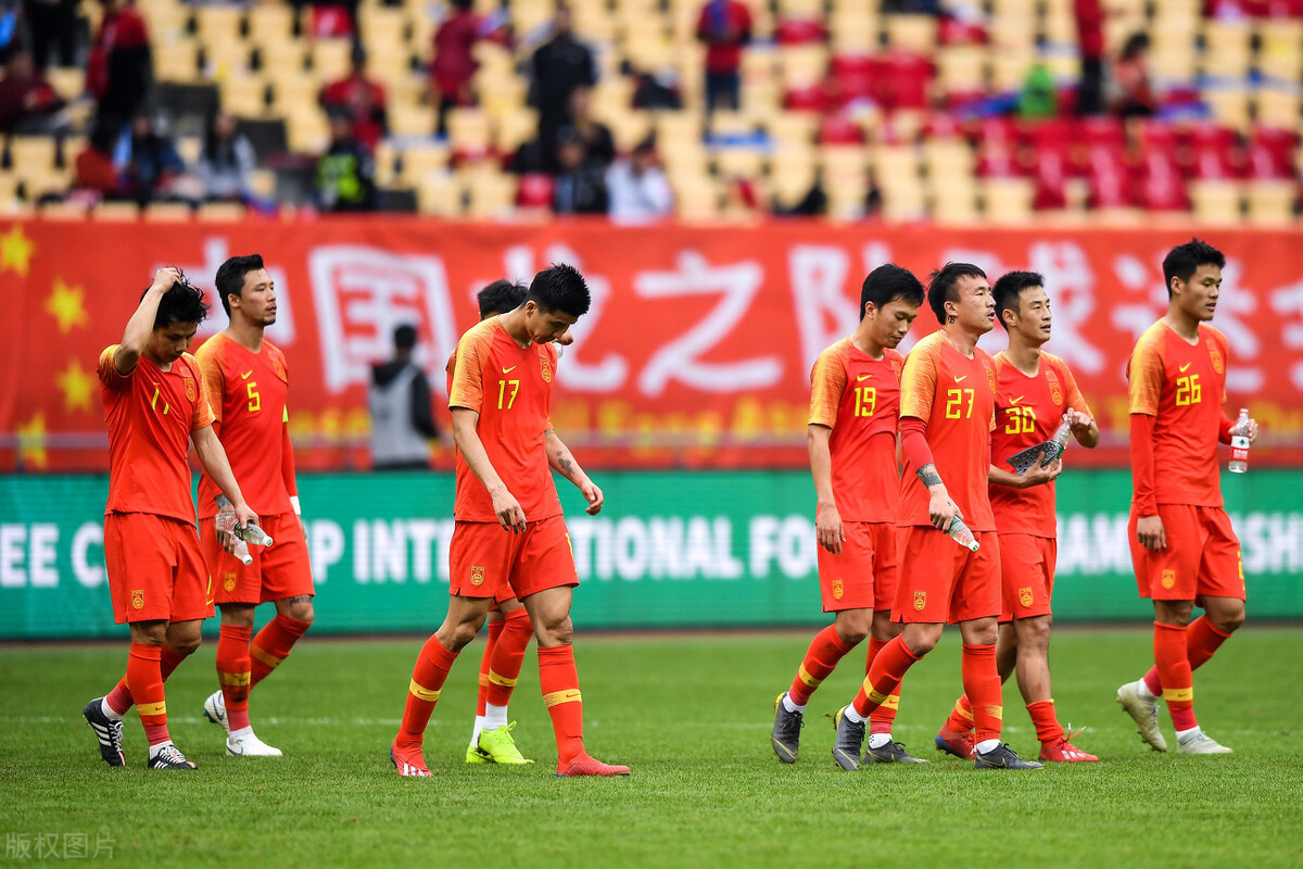 歐洲|前國奧主帥曝猛料：在歐洲比賽過不了半場，球員25分鐘就抽筋，國內沒報道