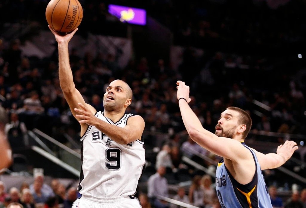交易|NBA史上最离奇五次交易，湖人队用巨星换新人，绿军骗来冠军球员