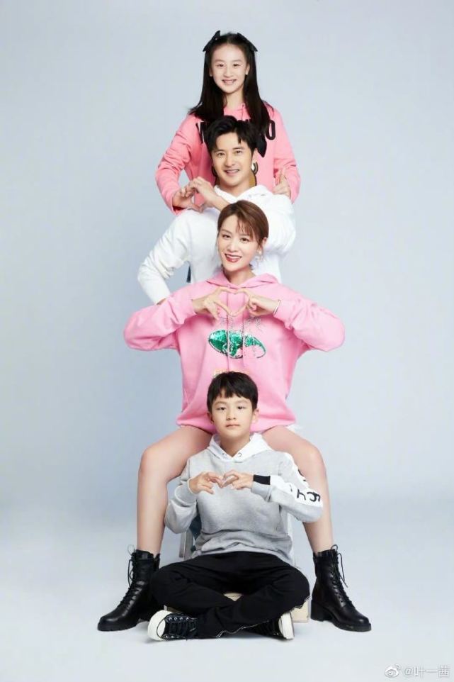 田雨橙|田亮一家在商场被偶遇，森碟个头高略微驼背，小亮仔爱吃糖豆