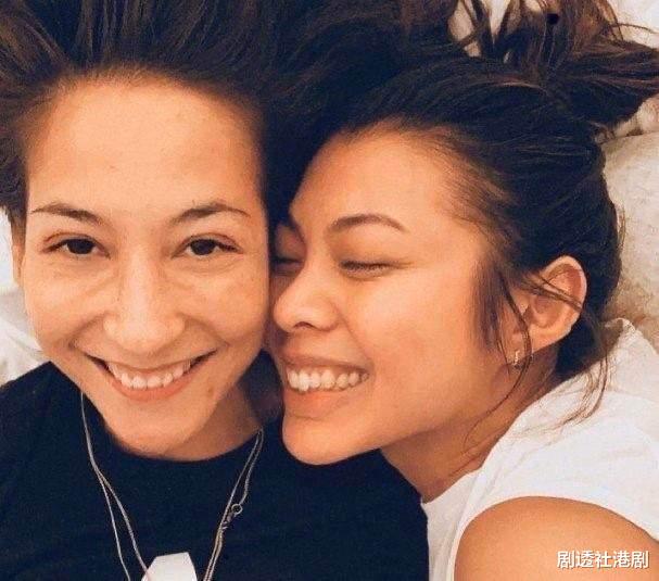 何赛飞|香港人气女星首次带未婚妻亮相综艺，明年将在国外结婚，父亲王敏德大感激动