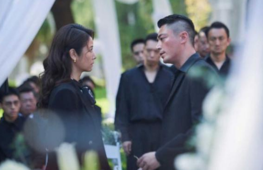 陈晓|林心如开派对为女儿庆生，未晒与霍建华合影，手上婚戒抢镜