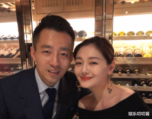 大S|大S离婚后当众痛哭，1条手机短信揭露现状，网友：活成笑柄