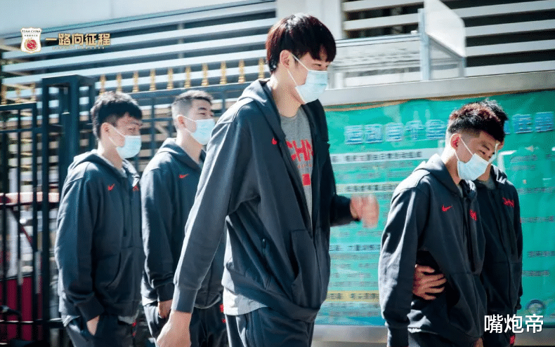 维金斯|维金斯官宣替加拿大出征！库里给他加油，靠CBA第一铁闸周鹏封杀他