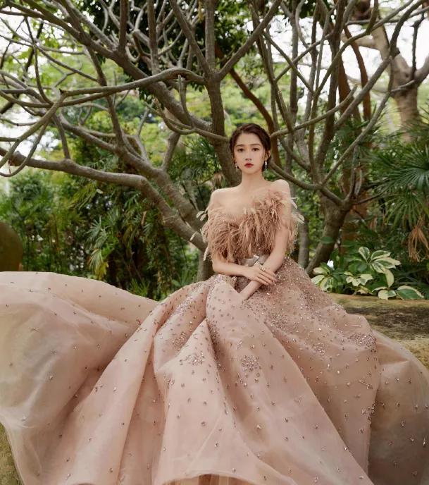 御姐|2021年女星红毯：有人又撩又欲，有人御姐范，有人因此上了热搜