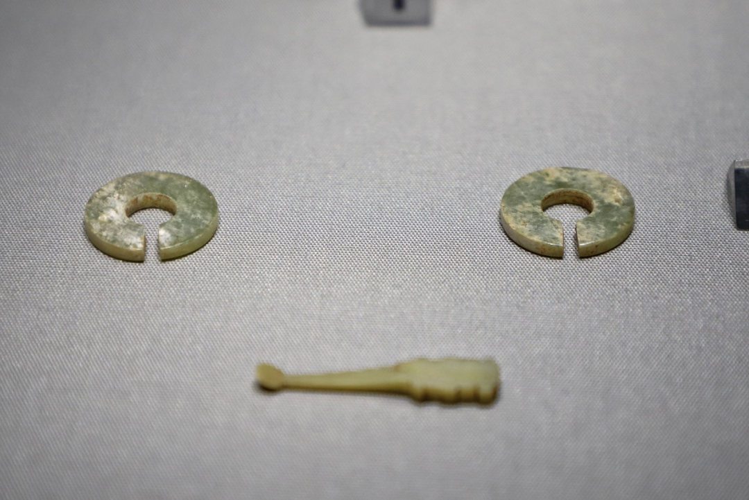 珠宝玉之窗|玉玦很美却不能随意佩戴,在古时它有特殊寓意