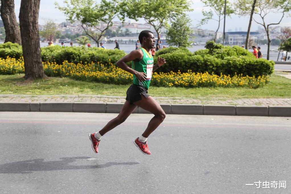 一寸虫奇闻 甘肃马拉松赛事遇极端天气，21人因失温遇难，失温症到底有多可怕