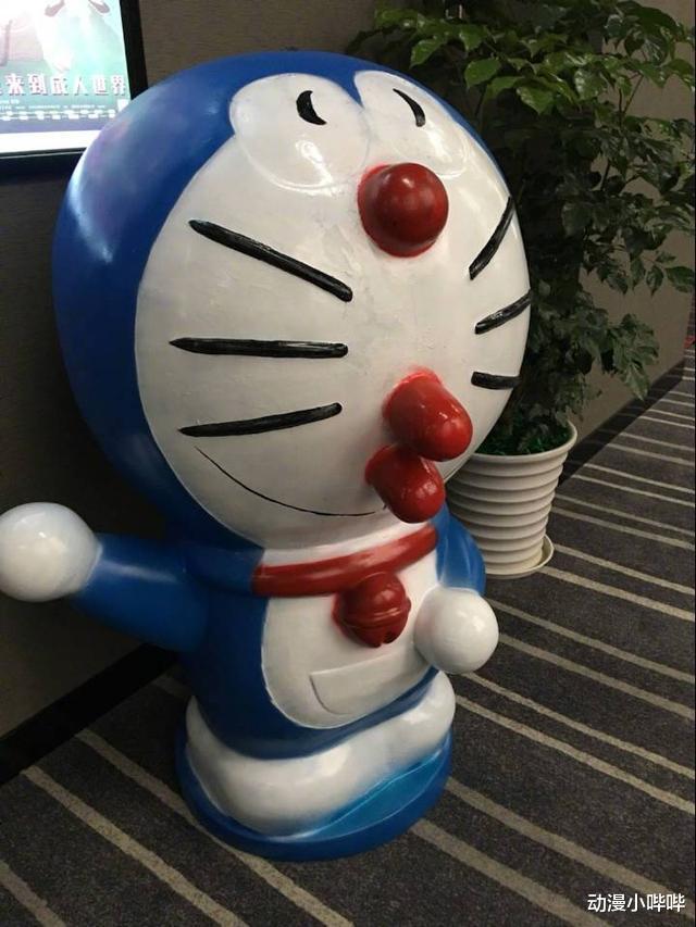 皮卡丘|动漫雕像“毁童年”，躲过了阴间皮卡丘，看到哆啦A梦，太辣眼！