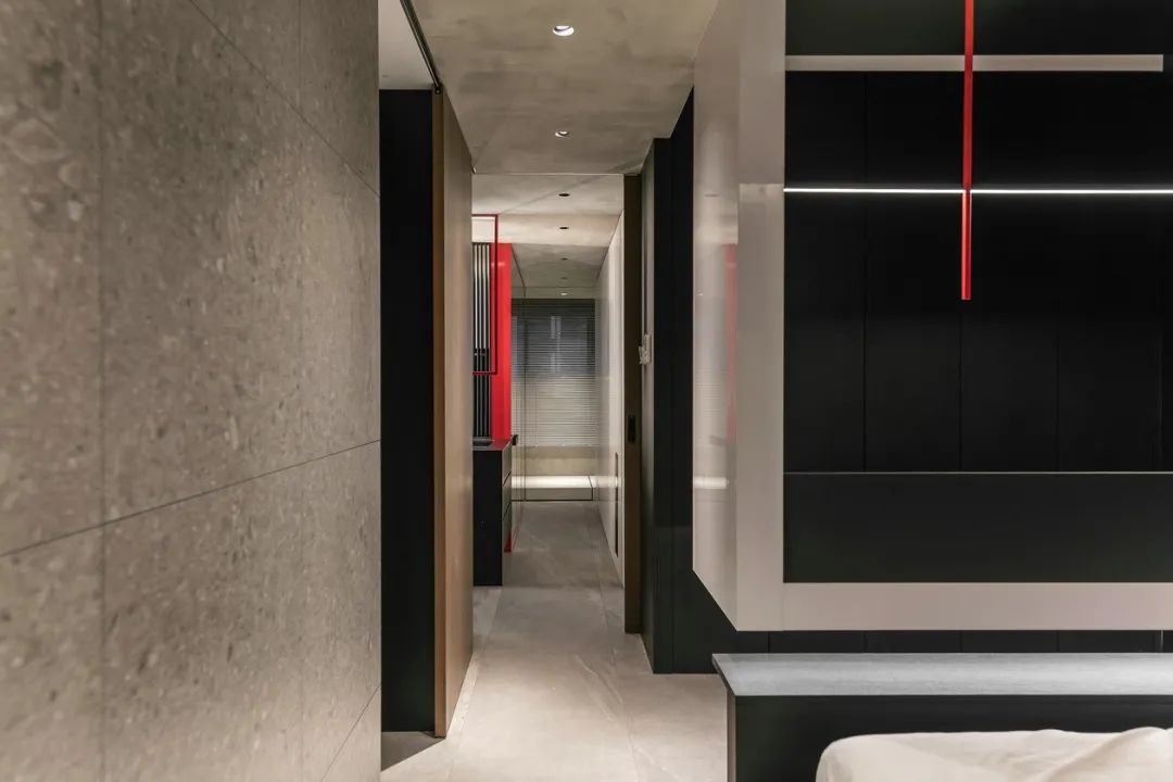 小花园+迂回动线，这个65m2黑白灰空间，越看越高级！