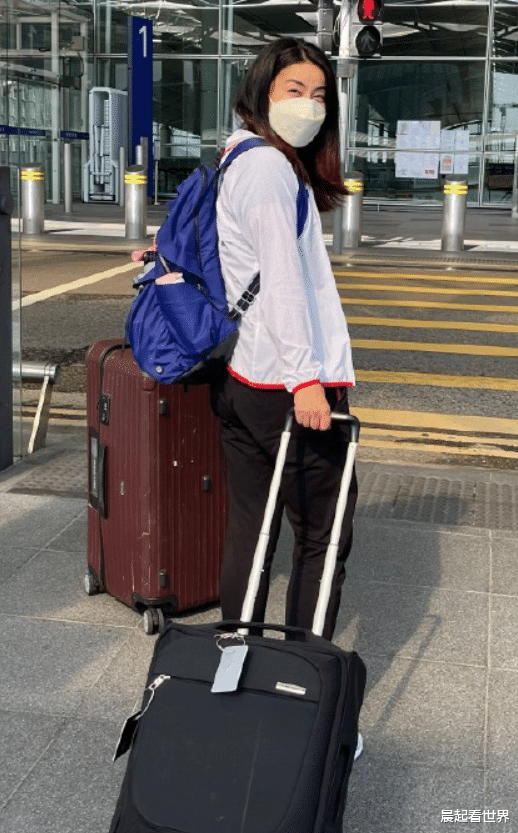 晨起看世界|郭晶晶前脚走，后脚霍启刚就带孩子吃“垃圾食品”