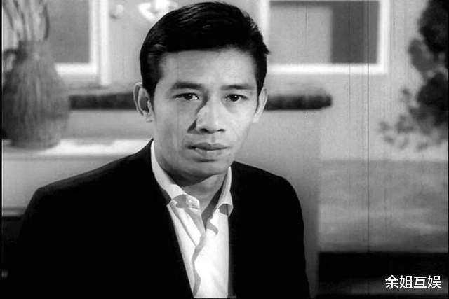 德云社|打破纪录！89岁胡枫开演唱会唱跳30首，与罗兰开启黄昏恋毫不掩饰