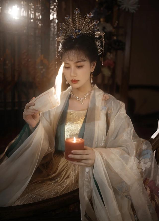 江玉燕|网红穿汉服模仿“江玉燕”，网友：让你模仿，没让你超越