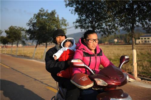 每天读宋词 27岁女子为报恩主动嫁72岁老头,还为他生一儿子,现在一家咋样?