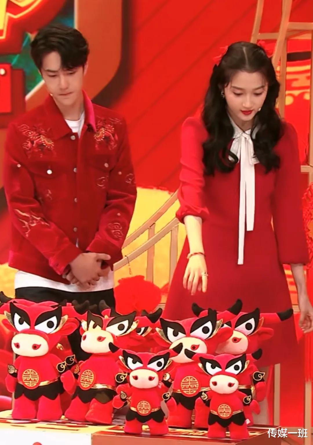 王一博|央视高清镜头怼脸拍王一博关晓彤，年轻偶像神采奕奕，春晚精彩正当时