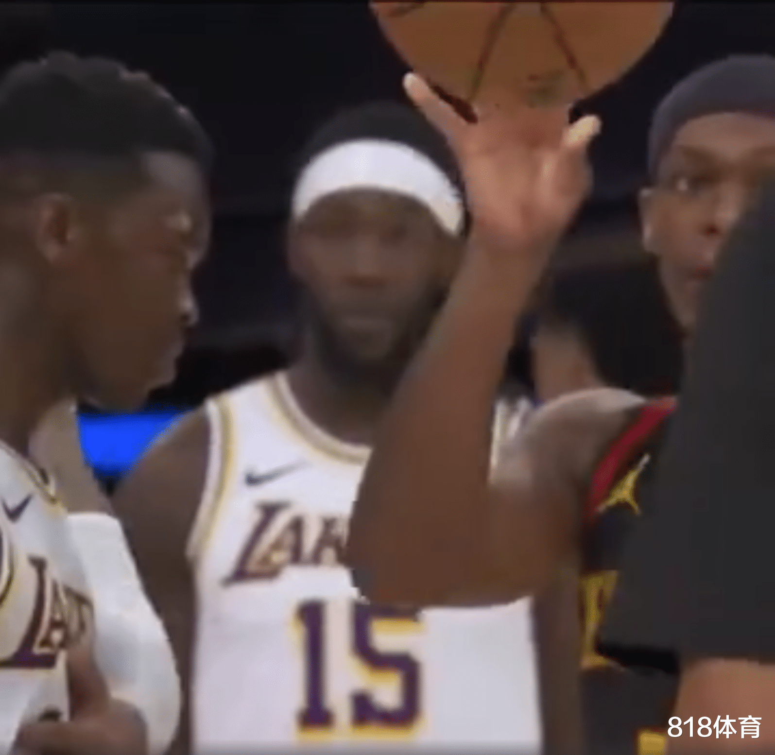 拉简·朗多|我不是保罗! 隆多将球摁施罗德脸上挑衅, 小黑面无表情目送隆指导吃T