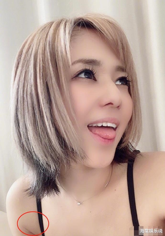 苍井空|苍井空生娃后更娇俏!穿吊带晒照卖萌如少女,身材依旧性感迷人