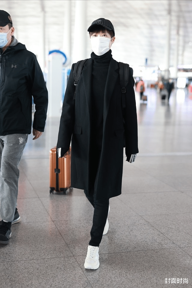 穿衣搭配|李宇春真是潇洒女强人，穿大衣配高领打底衫，看脸仍是27岁的样子