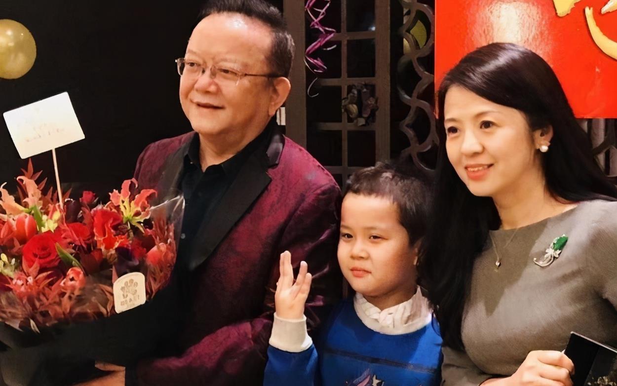 王刚|著名演员王刚:三婚娶网恋女友,60岁老来得子,现在状况如何?