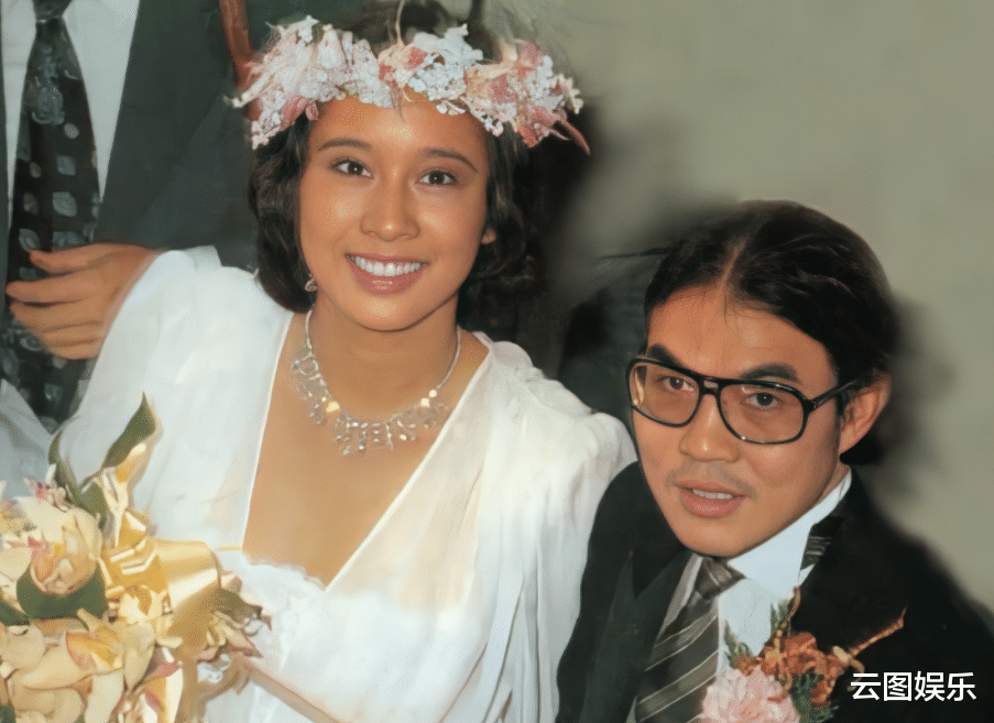 香港小姐|郭晶晶63岁婆婆打羽毛球，穿短裙大秀美腿，与小28岁港姐同框比美