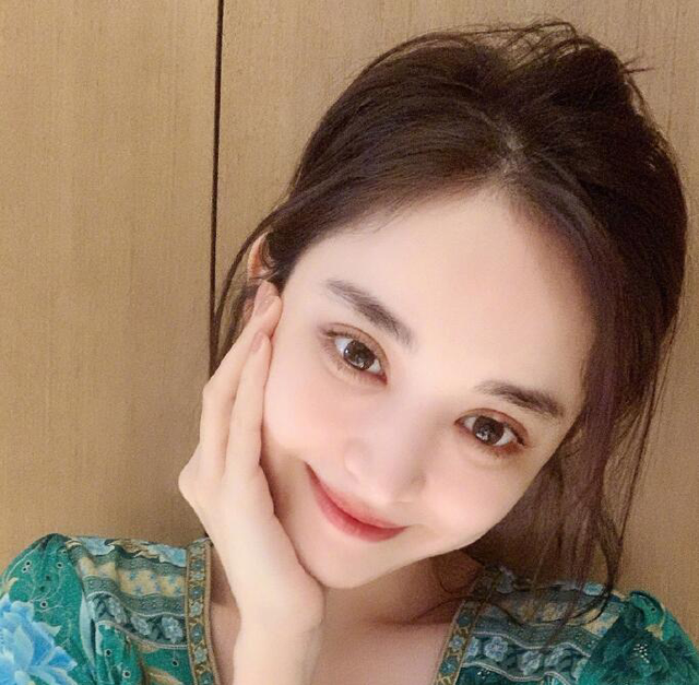 相声|参观古力娜扎的豪宅，客厅电视机直接放在地上，经常在家苦练瑜伽