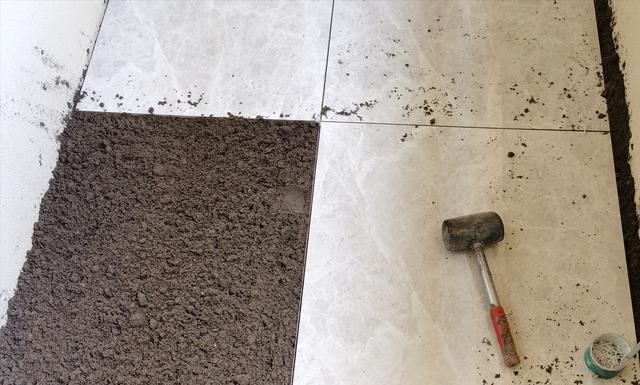 地砖铺完两天后全部空鼓，弄清空鼓的原因，重点掌握3个预防措施