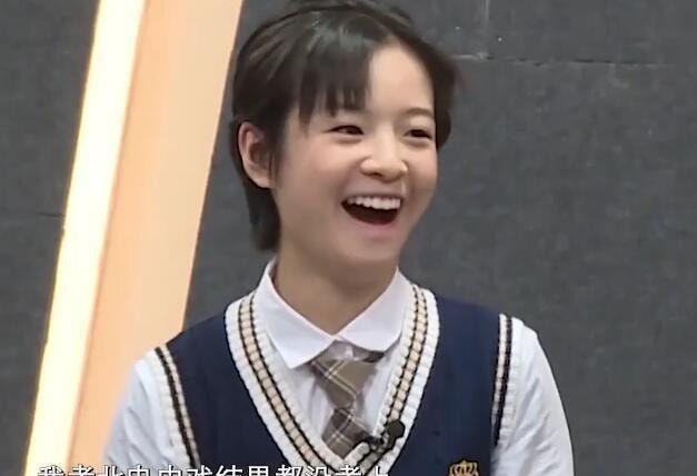 李庚希|“姜泥”李庚希：读美国高中却考不上国内大学，还因抽烟引发争议