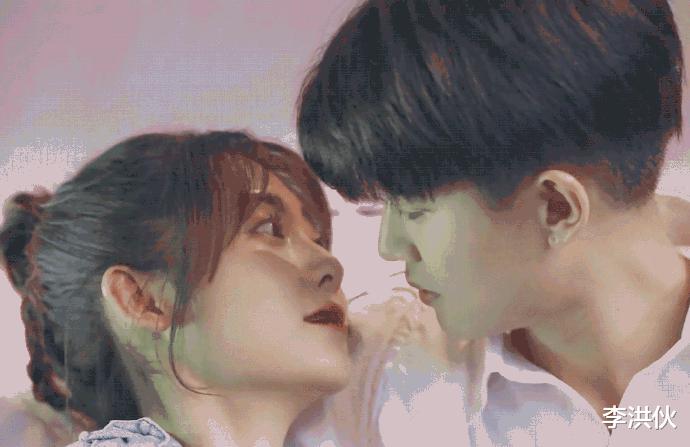 吻戏|新剧吻戏全部用吻替，任嘉伦对吻戏的操作引人不满：嘴镶金了吗？