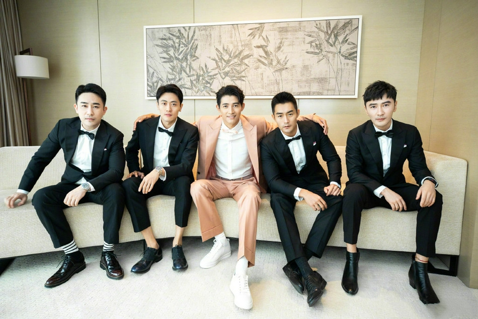 秋瓷炫|王彦霖的婚礼直播,把黄子韬看哭了,黄子韬“想玩干女儿”引争议