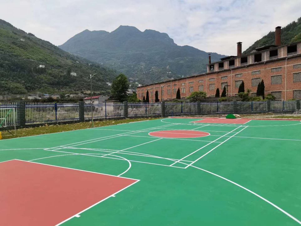 |硅PU球场在施工过程中为什么会出现刮痕？