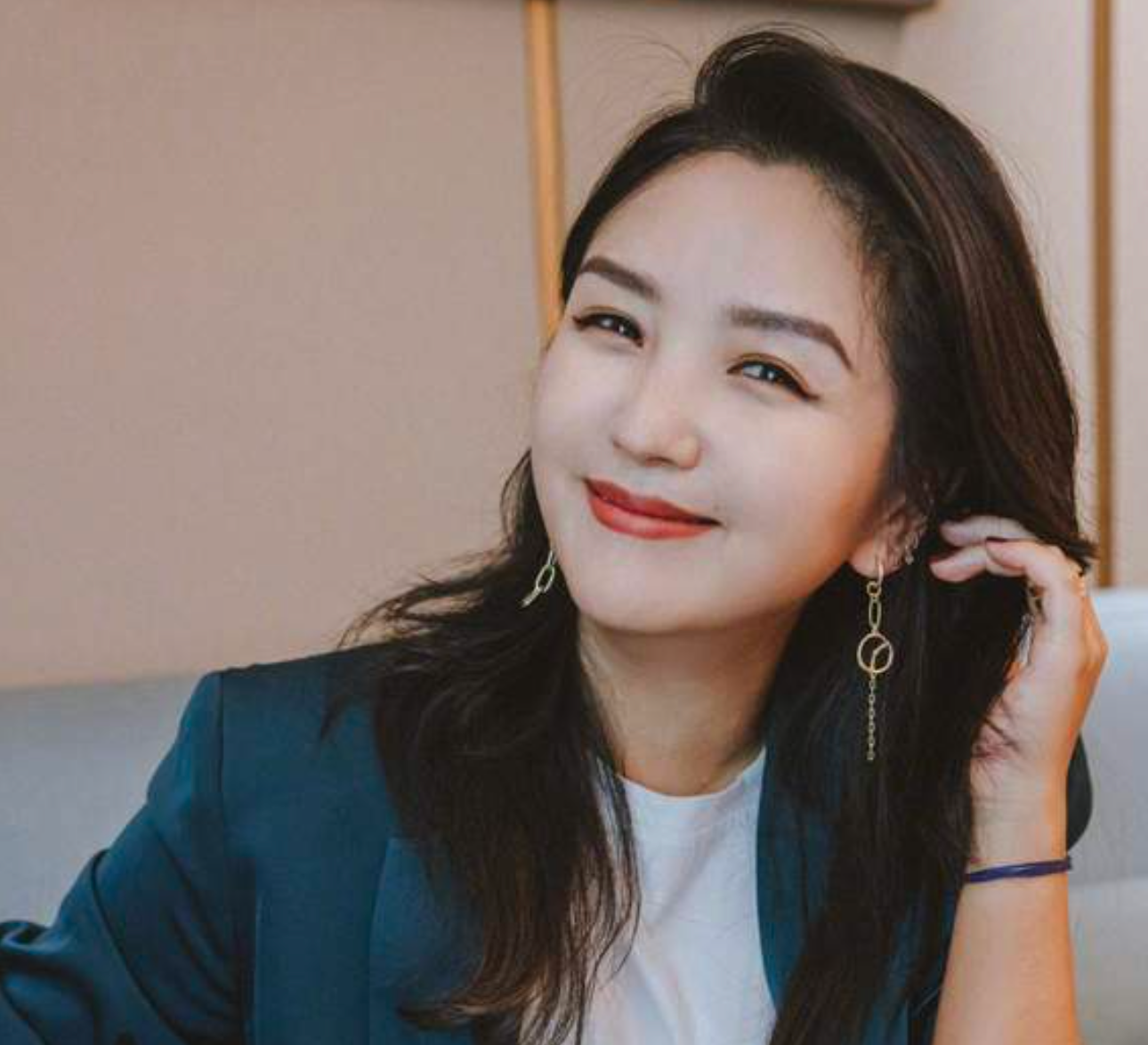 圣诞节|何洁庆祝圣诞别抵制，评论区骂声一片，直言《长津湖》后再无圣诞