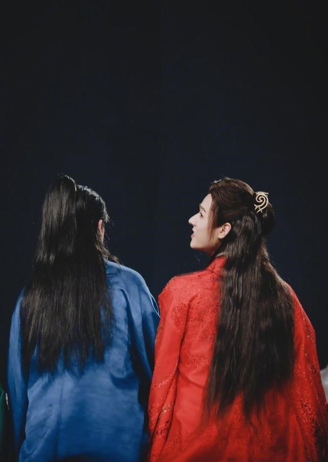 龚俊|演唱会过后龚俊张哲瀚成内娱CP“天花板”，庆功宴三大细节再撒糖