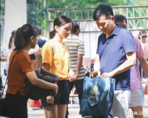 暖妈育儿经|准大一新生开学到底要不要带电脑？过来人给的忠告，别不当回事