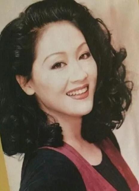 王姬|王姬：28岁嫁初恋，恩爱三十年生两子，幸福背后有心酸和悔恨