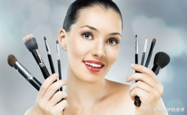 化妆品 为什么你一化妆就长痘？问题可能出在这些细节上！