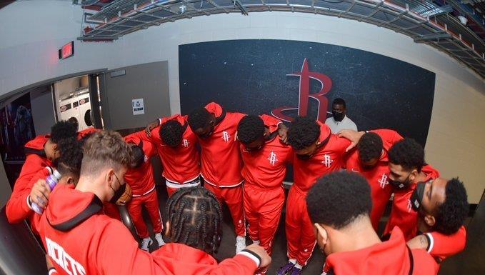 美好大千世界|四方10人大交易！伍德联手大帝，火箭得到小萨，唐斯加盟步行者