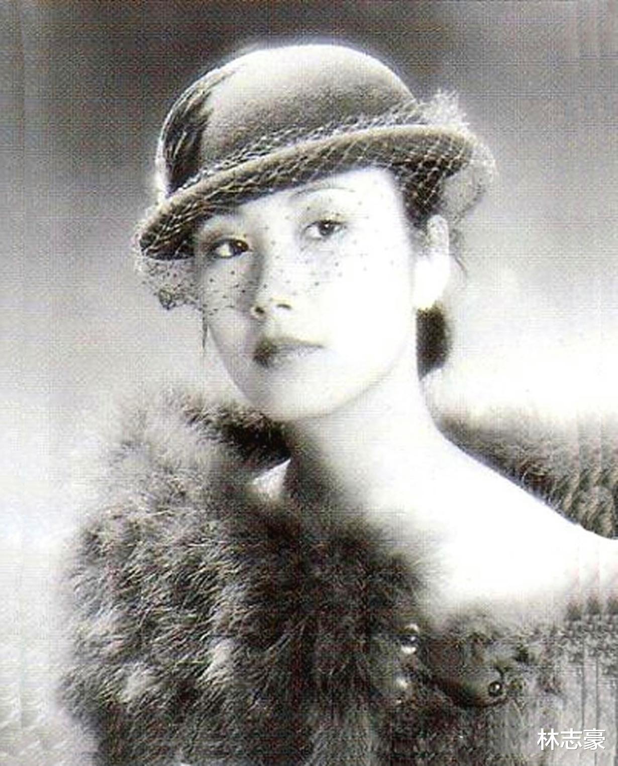 整容|37张明星罕见老照片，认识最后一张的，说明您真老了～