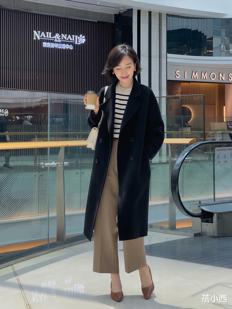 蓓小西 会穿“大衣”的女人更优雅，搭配半身裙真高级、搭配阔腿裤显气质