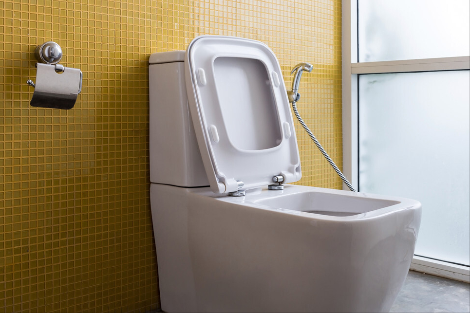 马桶三天不刷就有黄渍污垢！家政阿姨教你几招，马桶干净无异味！