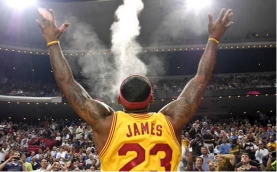 勒布朗·詹姆斯|詹姆斯快攻，能更簡(jiǎn)單更高效的得分，所以有機(jī)會(huì)他很少打陣地