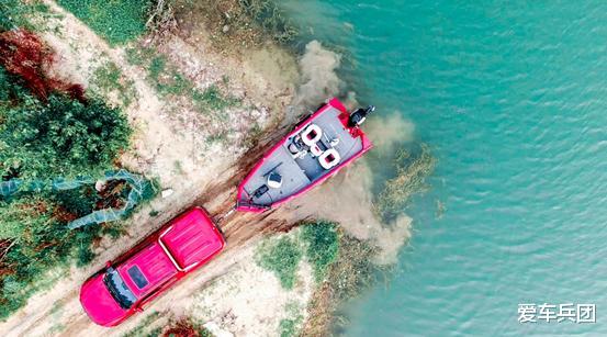 |开着皮卡去钓鱼，寻常的事为什么会引起热议？