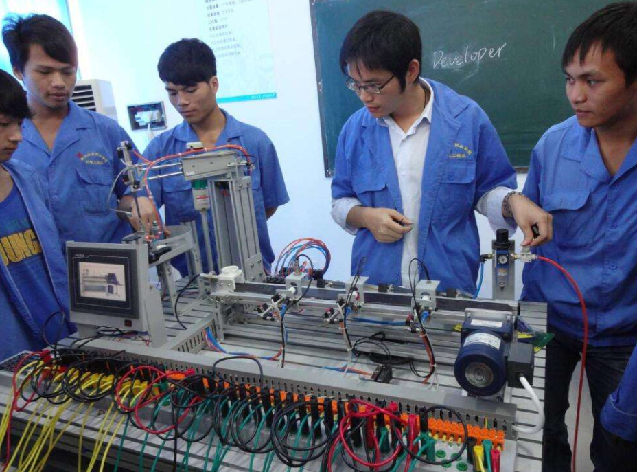 惠若琪|文科生和理科生差距明显，谁更有“钱”途，听听毕业生怎么说